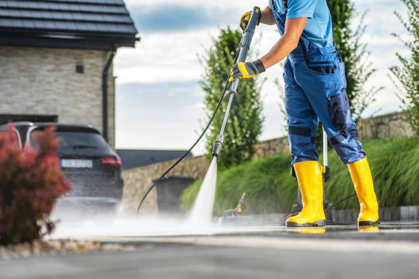 Best Pool Deck Cleaning  in De Kal, TX